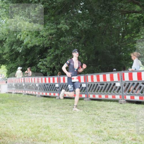 21.06.2025 - 27. Vierlanden-Triathlon KatJ http://msf.ph/oto/7999226 15.06.2025 12:53:23 Ziel 35, 234 meine-sportfotos.de