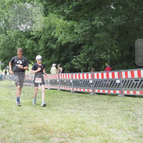 21.06.2025 - 27. Vierlanden-Triathlon KatJ http://msf.ph/oto/7999258 15.06.2025 12:53:24 Ziel 35, 234 meine-sportfotos.de