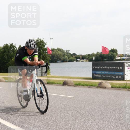 15.06.2025 - 27. Vierlanden-Triathlon H.Heesch http://msf.ph/oto/7999259 15.06.2025 10:21:48 Radfahren 242, 459 meine-sportfotos.de