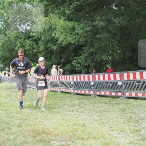 21.06.2025 - 27. Vierlanden-Triathlon KatJ http://msf.ph/oto/7999263 15.06.2025 12:53:25 Ziel 234 meine-sportfotos.de