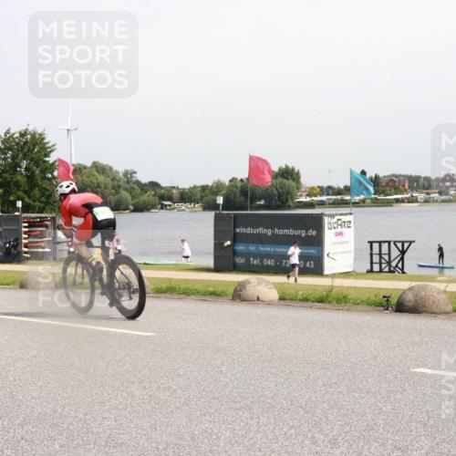15.06.2025 - 27. Vierlanden-Triathlon H.Heesch http://msf.ph/oto/7999265 15.06.2025 11:39:01 Radfahren 227, 732, 755 meine-sportfotos.de