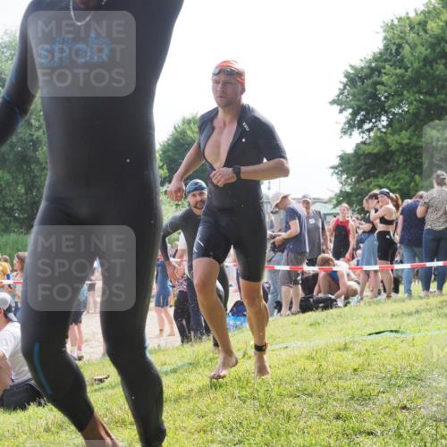 15.06.2025 - 27. Vierlanden-Triathlon KatJ http://msf.ph/oto/7999267 15.06.2025 09:56:24 Schwimmen 260, 314, 315, 323, 349, 438 meine-sportfotos.de