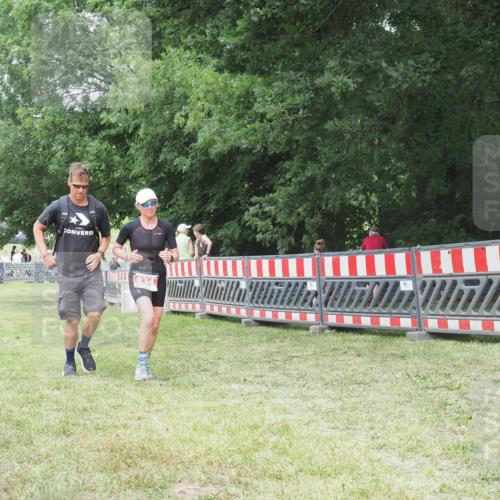 21.06.2025 - 27. Vierlanden-Triathlon KatJ http://msf.ph/oto/7999268 15.06.2025 12:53:25 Ziel 234 meine-sportfotos.de