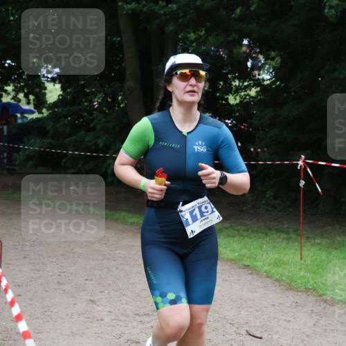21.06.2025 - 27. Vierlanden-Triathlon Lena Gebhardt http://msf.ph/oto/7999270 15.06.2025 13:59:45 Laufen 119 meine-sportfotos.de