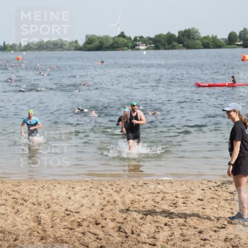 21.06.2025 - 27. Vierlanden-Triathlon MichiJ http://msf.ph/oto/7999274 15.06.2026 10:03:35 Schwimmen 377, 425, 432 meine-sportfotos.de