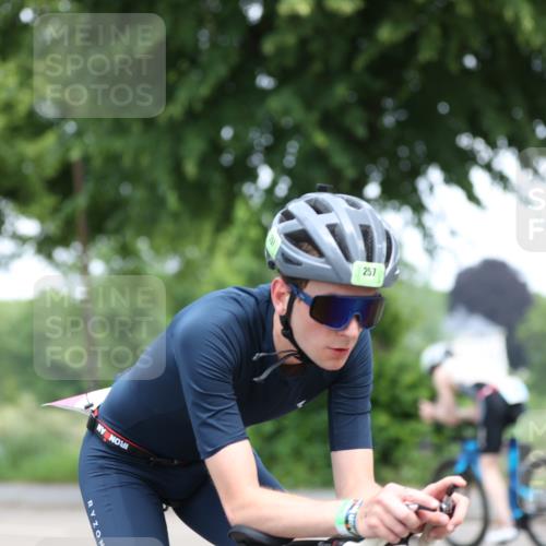 15.06.2025 - 7 Türme Triathlon Yannick Fuchs http://msf.ph/oto/7999279 15.06.2025 12:21:55 Radfahren 257, 371, 628 meine-sportfotos.de