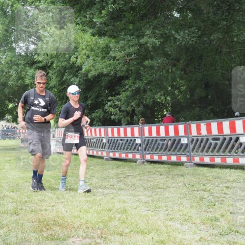 21.06.2025 - 27. Vierlanden-Triathlon KatJ http://msf.ph/oto/7999288 15.06.2025 12:53:25 Ziel 234 meine-sportfotos.de