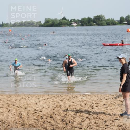 21.06.2025 - 27. Vierlanden-Triathlon MichiJ http://msf.ph/oto/7999291 15.06.2026 10:03:35 Schwimmen 377, 425, 432 meine-sportfotos.de
