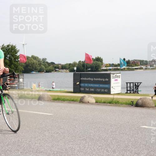 15.06.2025 - 27. Vierlanden-Triathlon H.Heesch http://msf.ph/oto/7999297 15.06.2025 11:39:08 Radfahren 227, 643, 732, 733 meine-sportfotos.de