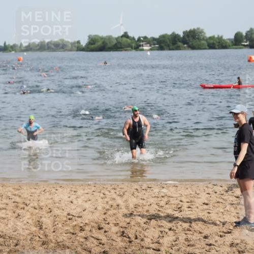 21.06.2025 - 27. Vierlanden-Triathlon MichiJ http://msf.ph/oto/7999300 15.06.2026 10:03:35 Schwimmen 377, 425, 432 meine-sportfotos.de