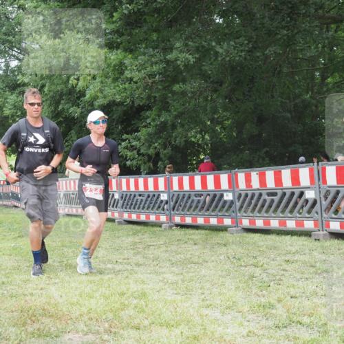 21.06.2025 - 27. Vierlanden-Triathlon KatJ http://msf.ph/oto/7999306 15.06.2025 12:53:25 Ziel 234 meine-sportfotos.de