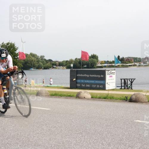 15.06.2025 - 27. Vierlanden-Triathlon H.Heesch http://msf.ph/oto/7999313 15.06.2025 11:39:09 Radfahren 227, 643, 732, 733 meine-sportfotos.de