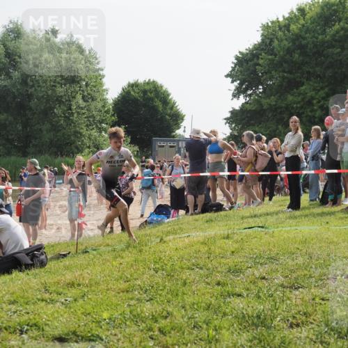 15.06.2025 - 27. Vierlanden-Triathlon KatJ http://msf.ph/oto/7999341 15.06.2025 09:56:38 Schwimmen 254, 276, 286, 320, 341 meine-sportfotos.de