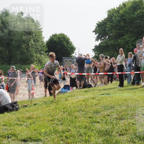 15.06.2025 - 27. Vierlanden-Triathlon KatJ http://msf.ph/oto/7999348 15.06.2025 09:56:38 Schwimmen 254, 276, 286, 320, 341 meine-sportfotos.de