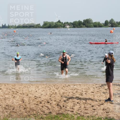 21.06.2025 - 27. Vierlanden-Triathlon MichiJ http://msf.ph/oto/7999359 15.06.2026 10:03:36 Schwimmen 377, 425, 432, 439 meine-sportfotos.de