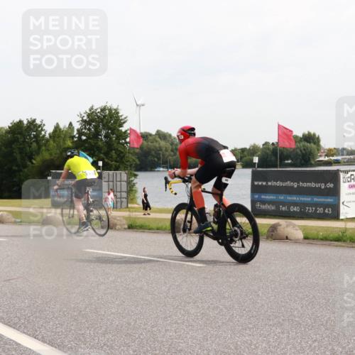 15.06.2025 - 27. Vierlanden-Triathlon H.Heesch http://msf.ph/oto/7999374 15.06.2025 10:23:11 Radfahren 570, 609 meine-sportfotos.de
