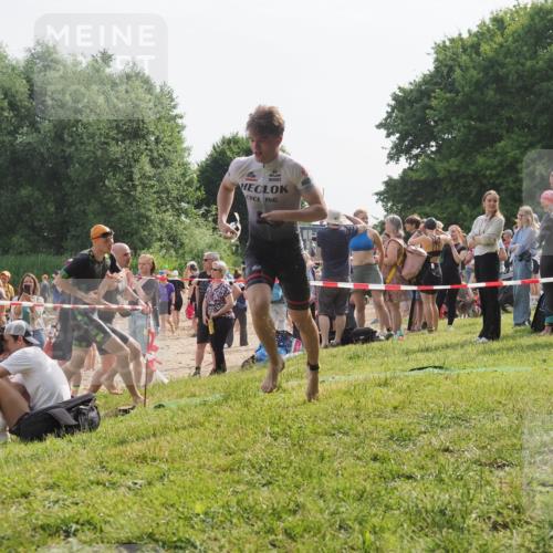15.06.2025 - 27. Vierlanden-Triathlon KatJ http://msf.ph/oto/7999381 15.06.2025 09:56:39 Schwimmen 254, 276, 286, 320, 341 meine-sportfotos.de