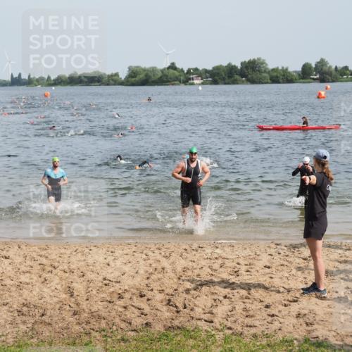 21.06.2025 - 27. Vierlanden-Triathlon MichiJ http://msf.ph/oto/7999383 15.06.2026 10:03:36 Schwimmen 377, 425, 432, 439 meine-sportfotos.de