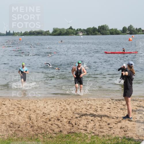 21.06.2025 - 27. Vierlanden-Triathlon MichiJ http://msf.ph/oto/7999391 15.06.2026 10:03:36 Schwimmen 377, 425, 432, 439 meine-sportfotos.de