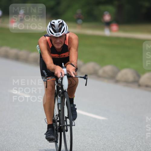 21.06.2025 - 27. Vierlanden-Triathlon H.Heesch http://msf.ph/oto/7999397 15.06.2025 12:30:51 Radfahren 791, 830, 970, 1049, 1050, 1051, 1052 meine-sportfotos.de