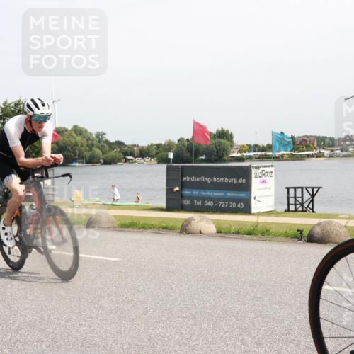 15.06.2025 - 27. Vierlanden-Triathlon H.Heesch http://msf.ph/oto/7999401 15.06.2025 11:39:17 Radfahren 220, 641, 667, 723, 746, 808 meine-sportfotos.de