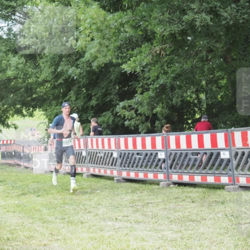 21.06.2025 - 27. Vierlanden-Triathlon KatJ http://msf.ph/oto/7999403 15.06.2025 12:53:58 Ziel 21, 60, 650, 682 meine-sportfotos.de