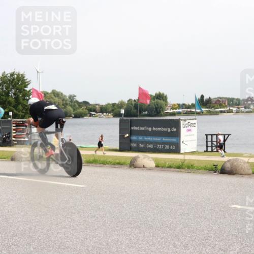 15.06.2025 - 27. Vierlanden-Triathlon H.Heesch http://msf.ph/oto/7999438 15.06.2025 11:39:29 Radfahren 822 meine-sportfotos.de