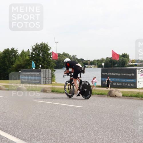 15.06.2025 - 27. Vierlanden-Triathlon H.Heesch http://msf.ph/oto/7999449 15.06.2025 10:23:21 Radfahren 60, 171, 528, 597 meine-sportfotos.de