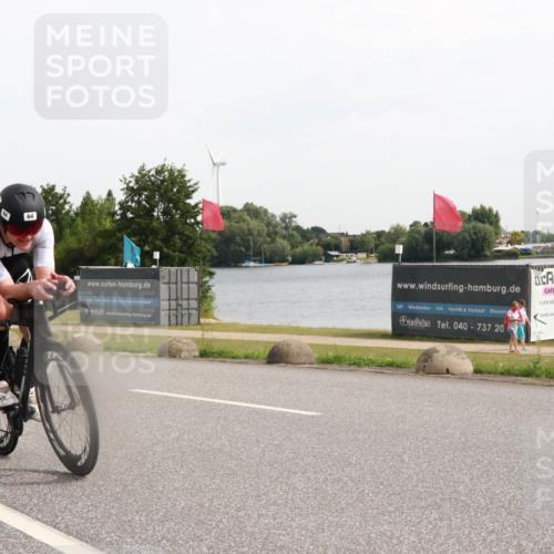 15.06.2025 - 27. Vierlanden-Triathlon H.Heesch http://msf.ph/oto/7999459 15.06.2025 10:23:27 Radfahren 60, 64, 608 meine-sportfotos.de