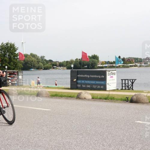 15.06.2025 - 27. Vierlanden-Triathlon H.Heesch http://msf.ph/oto/7999474 15.06.2025 11:39:41 Radfahren 708 meine-sportfotos.de
