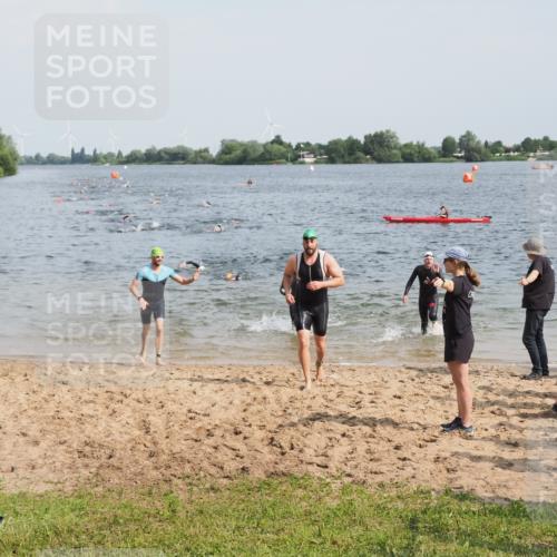 21.06.2025 - 27. Vierlanden-Triathlon MichiJ http://msf.ph/oto/7999478 15.06.2026 10:03:38 Schwimmen 377, 425, 432, 439 meine-sportfotos.de