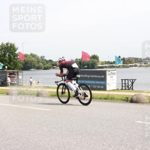 15.06.2025 - 27. Vierlanden-Triathlon H.Heesch http://msf.ph/oto/7999493 15.06.2025 11:39:41 Radfahren 708 meine-sportfotos.de