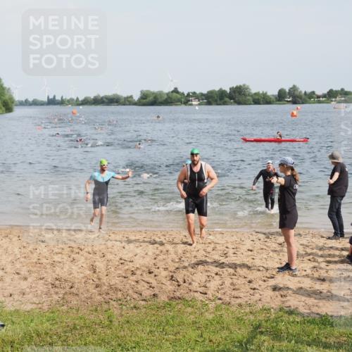 21.06.2025 - 27. Vierlanden-Triathlon MichiJ http://msf.ph/oto/7999495 15.06.2026 10:03:38 Schwimmen 377, 425, 432, 439 meine-sportfotos.de