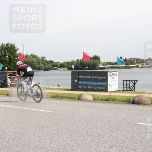 15.06.2025 - 27. Vierlanden-Triathlon H.Heesch http://msf.ph/oto/7999514 15.06.2025 11:39:41 Radfahren 708 meine-sportfotos.de
