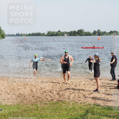 21.06.2025 - 27. Vierlanden-Triathlon MichiJ http://msf.ph/oto/7999515 15.06.2026 10:03:38 Schwimmen 377, 425, 432, 439 meine-sportfotos.de