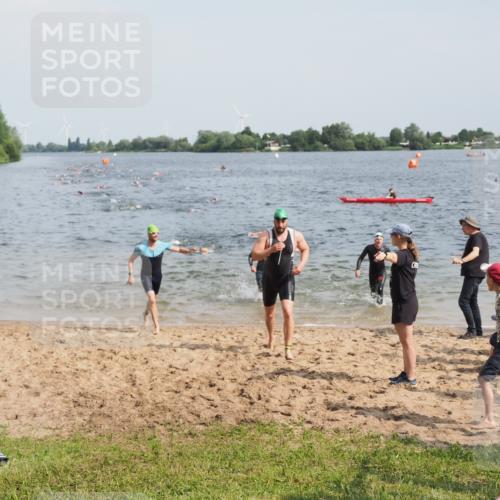 21.06.2025 - 27. Vierlanden-Triathlon MichiJ http://msf.ph/oto/7999523 15.06.2026 10:03:38 Schwimmen 377, 425, 432, 439 meine-sportfotos.de