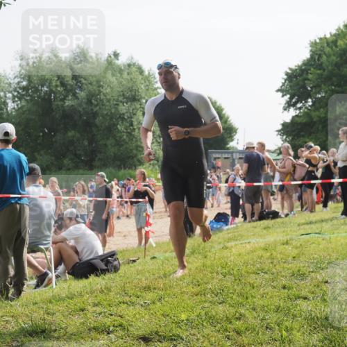 15.06.2025 - 27. Vierlanden-Triathlon KatJ http://msf.ph/oto/7999526 15.06.2025 09:56:46 Schwimmen 254, 275, 276, 281, 286, 320, 341 meine-sportfotos.de