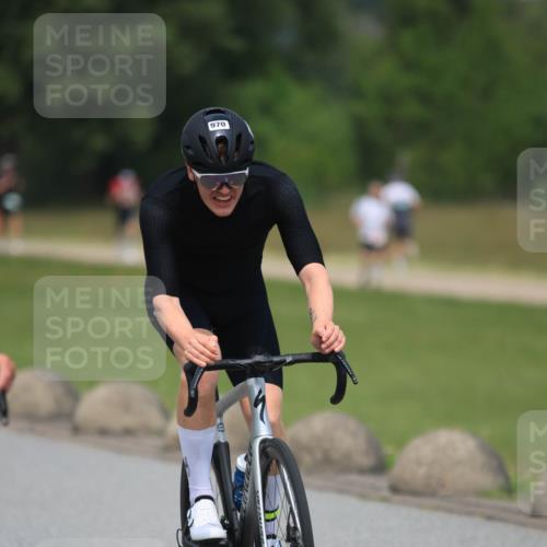 21.06.2025 - 27. Vierlanden-Triathlon H.Heesch http://msf.ph/oto/7999528 15.06.2025 12:30:57 Radfahren 791, 970 meine-sportfotos.de