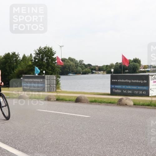 15.06.2025 - 27. Vierlanden-Triathlon H.Heesch http://msf.ph/oto/7999531 15.06.2025 10:23:32 Radfahren 64, 226, 507 meine-sportfotos.de