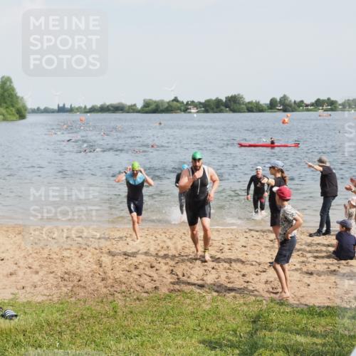 21.06.2025 - 27. Vierlanden-Triathlon MichiJ http://msf.ph/oto/7999537 15.06.2026 10:03:39 Schwimmen 377, 425, 432, 439 meine-sportfotos.de
