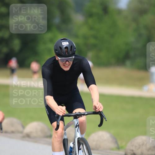 21.06.2025 - 27. Vierlanden-Triathlon H.Heesch http://msf.ph/oto/7999548 15.06.2025 12:30:57 Radfahren 791, 970 meine-sportfotos.de
