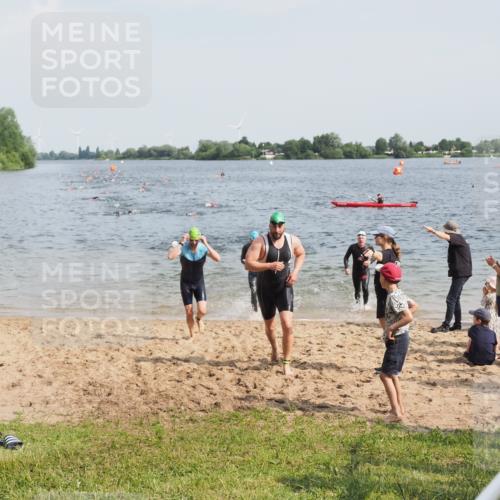 21.06.2025 - 27. Vierlanden-Triathlon MichiJ http://msf.ph/oto/7999555 15.06.2026 10:03:39 Schwimmen 377, 425, 432, 439 meine-sportfotos.de