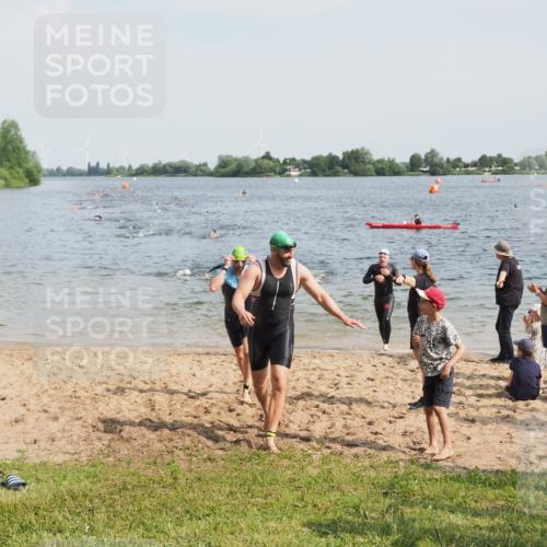 21.06.2025 - 27. Vierlanden-Triathlon MichiJ http://msf.ph/oto/7999562 15.06.2026 10:03:40 Schwimmen 377, 425, 432, 439 meine-sportfotos.de