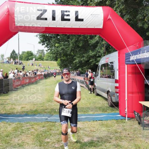 21.06.2025 - 27. Vierlanden-Triathlon MichiJ http://msf.ph/oto/7999566 15.06.2026 11:23:02 Ziel 452 meine-sportfotos.de