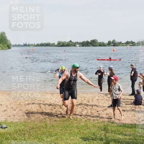 21.06.2025 - 27. Vierlanden-Triathlon MichiJ http://msf.ph/oto/7999568 15.06.2026 10:03:40 Schwimmen 377, 425, 432, 439 meine-sportfotos.de