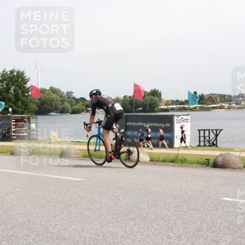 15.06.2025 - 27. Vierlanden-Triathlon H.Heesch http://msf.ph/oto/7999572 15.06.2025 11:39:55 Radfahren 711, 918 meine-sportfotos.de