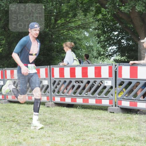 21.06.2025 - 27. Vierlanden-Triathlon KatJ http://msf.ph/oto/7999600 15.06.2025 12:53:59 Ziel 21, 60, 650, 682 meine-sportfotos.de