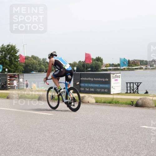 15.06.2025 - 27. Vierlanden-Triathlon H.Heesch http://msf.ph/oto/7999611 15.06.2025 11:40:02 Radfahren 654, 685, 711, 743 meine-sportfotos.de