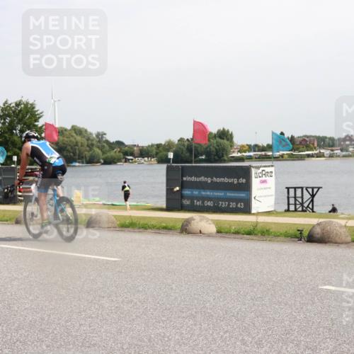 15.06.2025 - 27. Vierlanden-Triathlon H.Heesch http://msf.ph/oto/7999629 15.06.2025 11:40:02 Radfahren 654, 685, 711, 743 meine-sportfotos.de