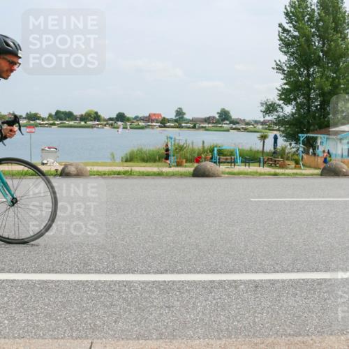 21.06.2025 - 27. Vierlanden-Triathlon H.Heesch http://msf.ph/oto/7999647 15.06.2025 12:32:21 Radfahren 819 meine-sportfotos.de